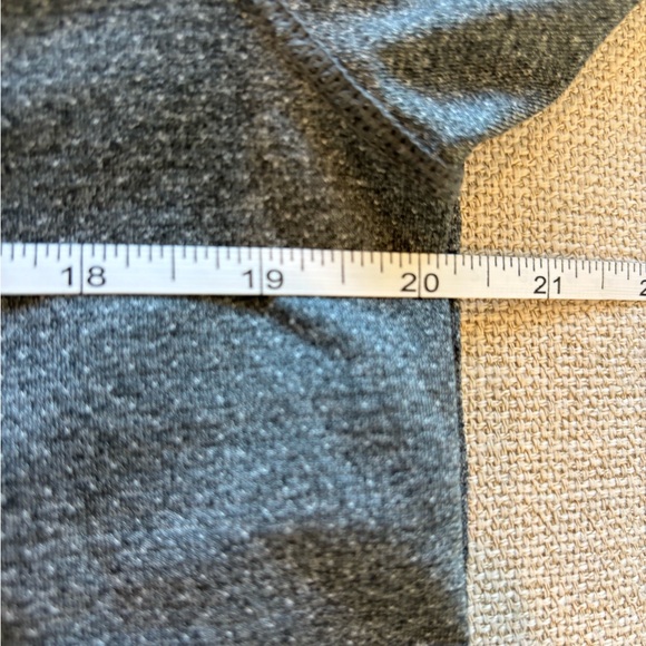 Vuori Heather Gray Short Sleeve Tee Medium - Picture 5 of 5